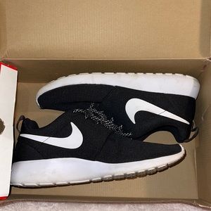 Nike Roshe (black & white)